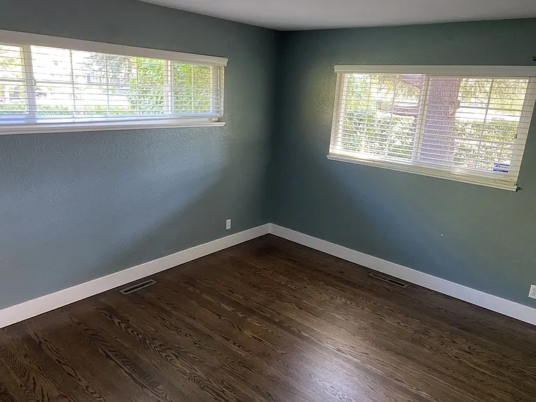492 Chase St — Photo 16