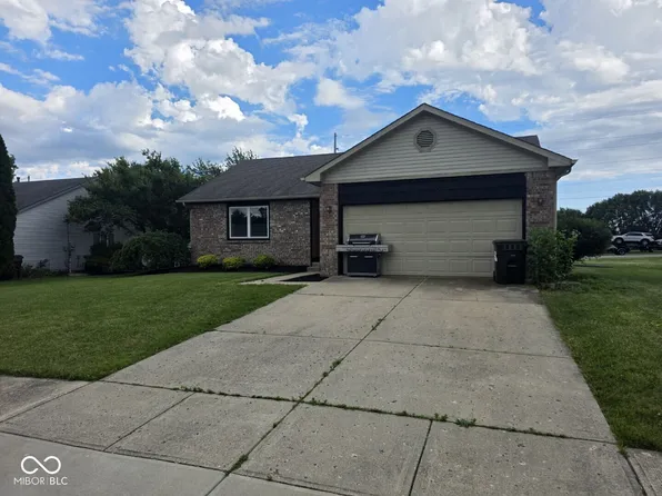 271 Bear Story Ct, Greenfield, IN 46140