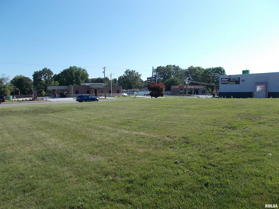 2nd image of 719 Woodlawn Rd