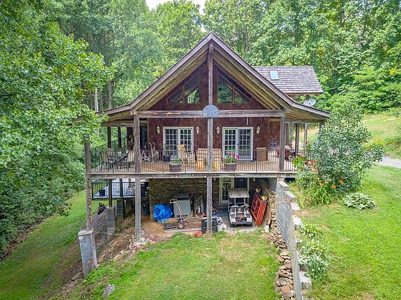 2nd image of 528 Aspen Dr