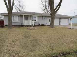 104 N Griffin St, Grant Park, IL 60940