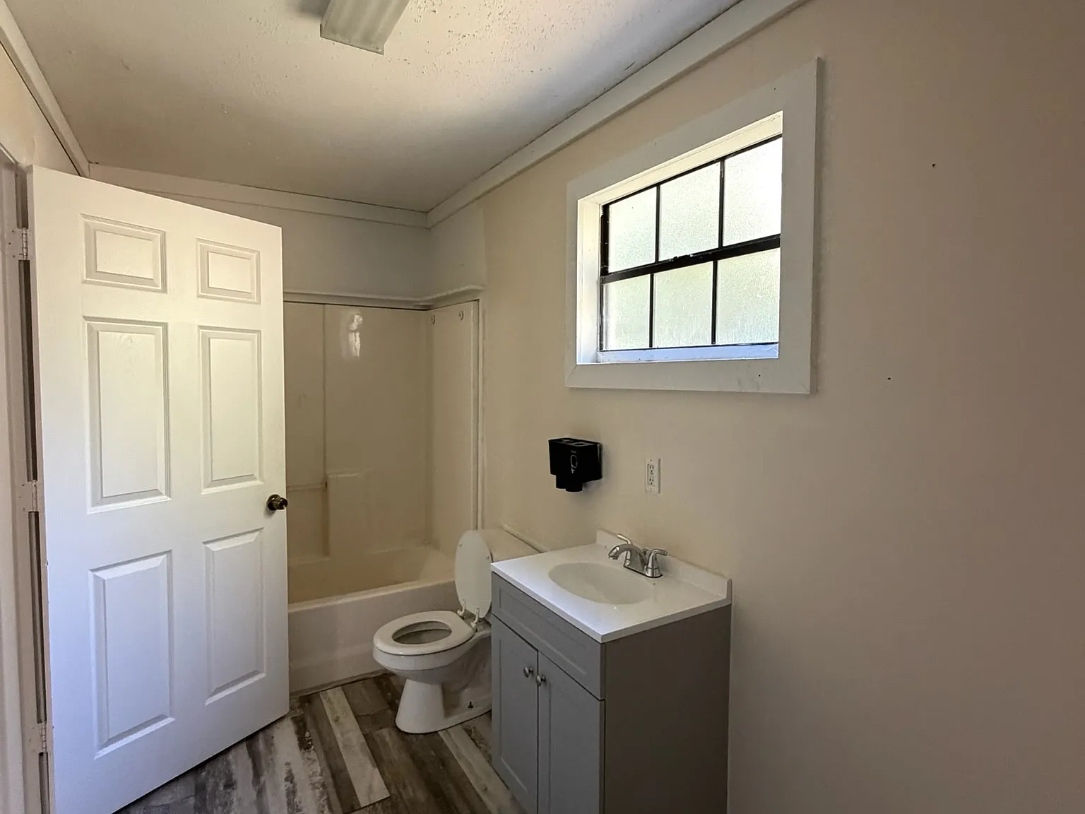2 bed, 850 sqft, $1,400 — Photo 4