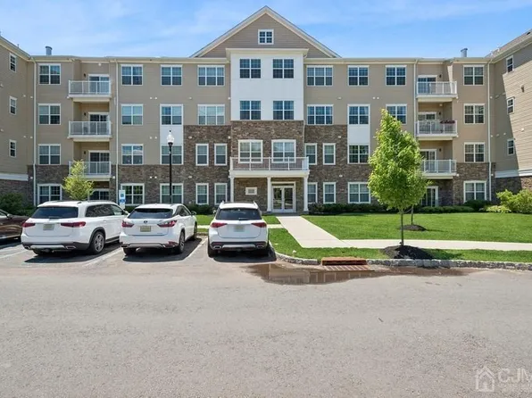 726 Lorhan Dr, Piscataway, NJ 08854