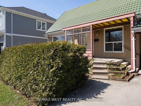 2nd image of 32 Broadleaf Rd