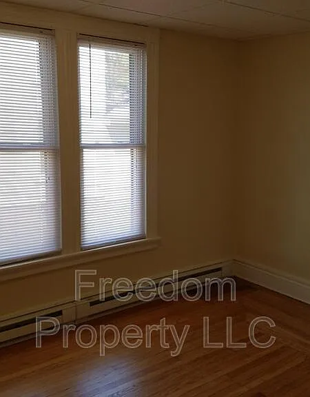 242 N Main St — Photo 16