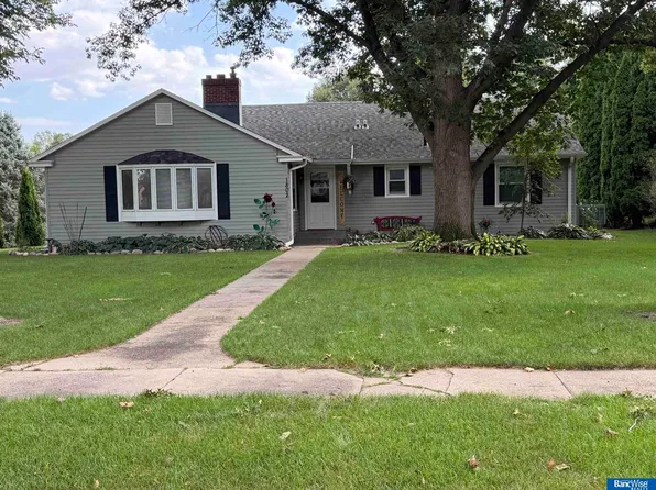 1802 L St, Aurora, NE 68818
