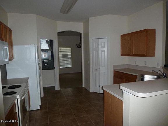 2nd image of 2822 NE 24th Pl