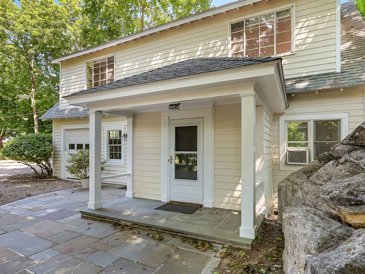 3 bed, 2.5 bath, 1512 sqft, $6,250 — Photo 3