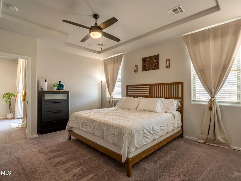 1056 Summer Breeze Pl — Photo 17