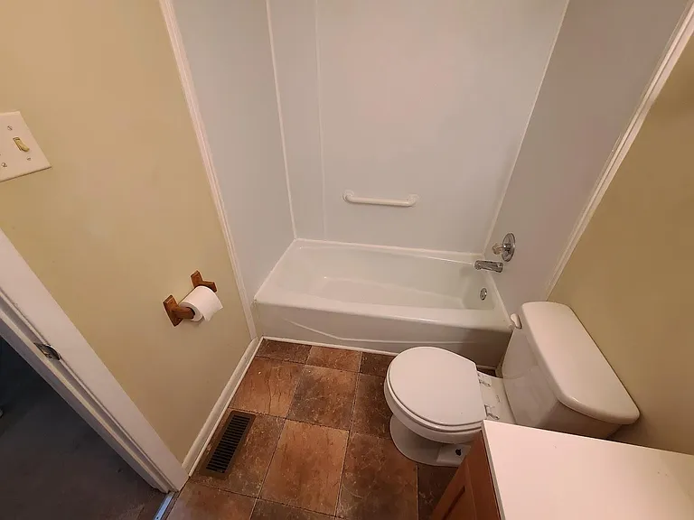 612 Platinum St — Photo 12