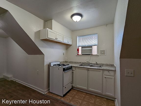 5th image of 4610 Schroeder St #D