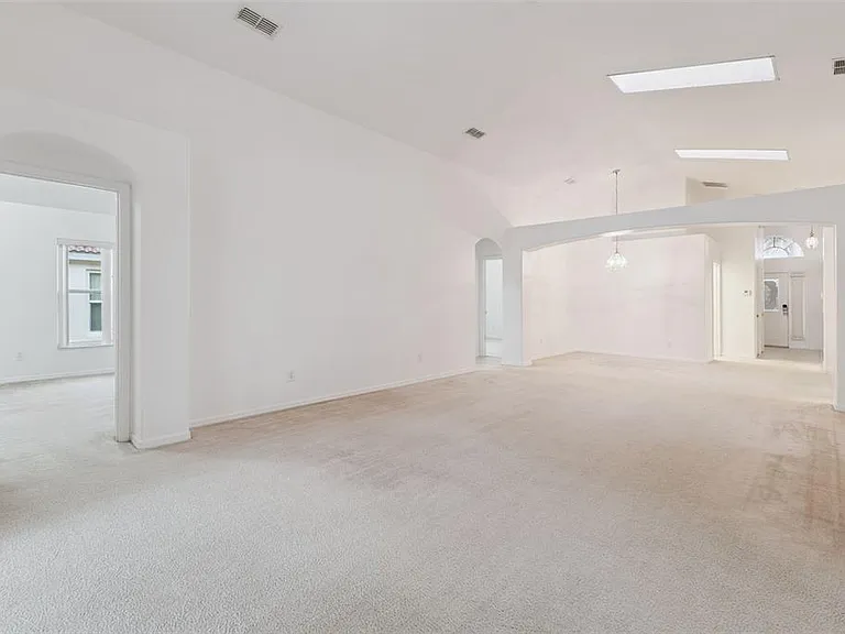 1346 Solana Cir — Photo 4