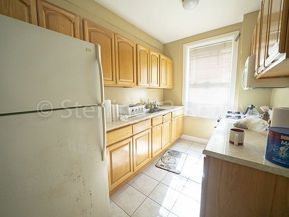 3rd image of 2409 27th St APT 3A