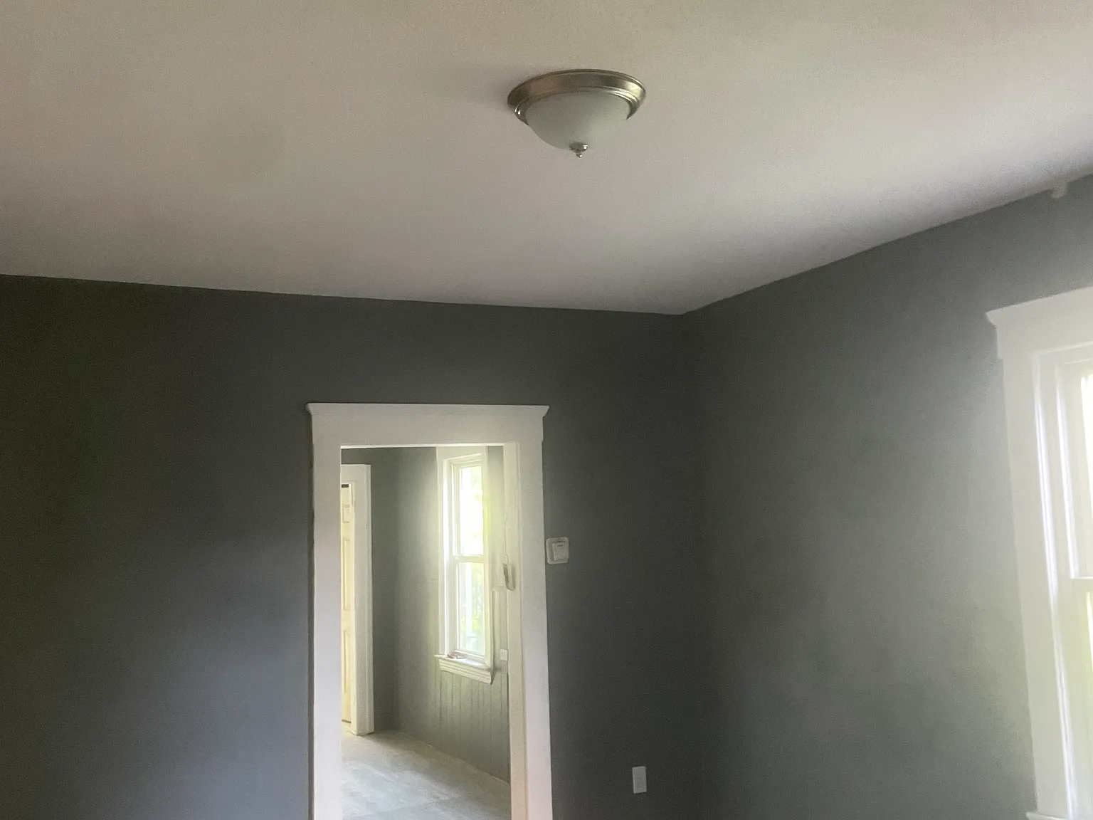 3 bed, 990 sqft, $1,400 — Photo 2