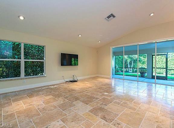 3rd image of 6929 Autumn Woods Blvd