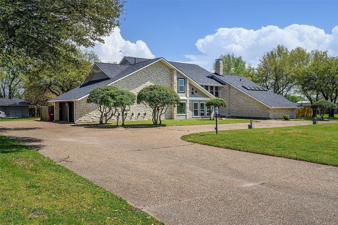 2018 S Village Dr, Bonham, TX 75418 Zillow