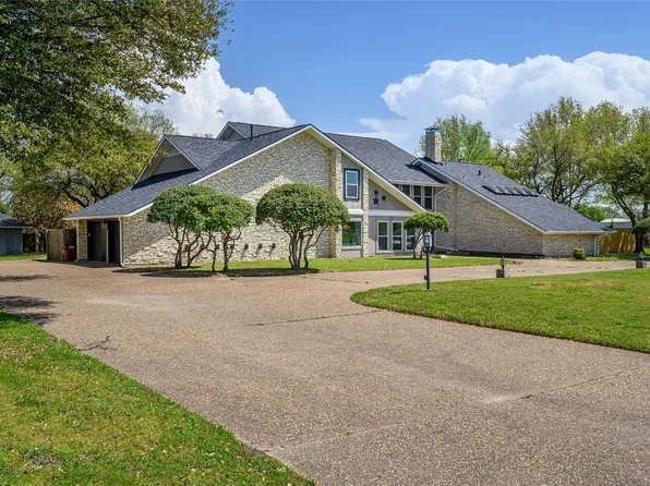 2018 S Village Dr, Bonham, TX 75418