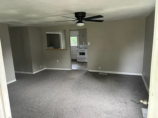 2405 N River Blvd — Photo 2