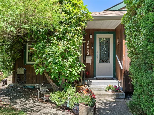 46033 5th Ave, Chilliwack, BC V2P 1M6