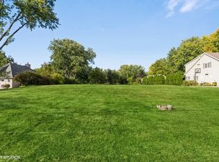 690 W Echo Ln, Palatine, IL 60067
