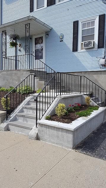1st image of 207 Sunbury St