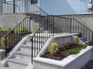 207 Sunbury St, Providence, RI 02904