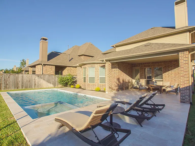 47 N Lochwood Way — Photo 2