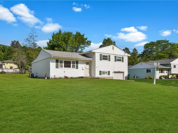 11 Thomas Jefferson Place, Middletown, NY 10940