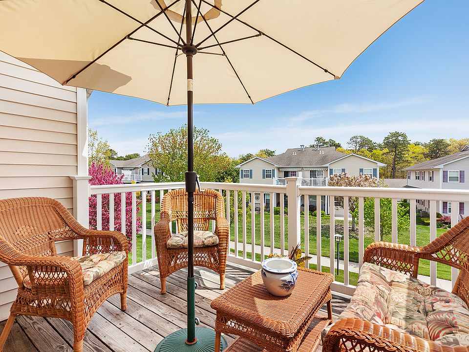 1st image of 1004 Aerie Way