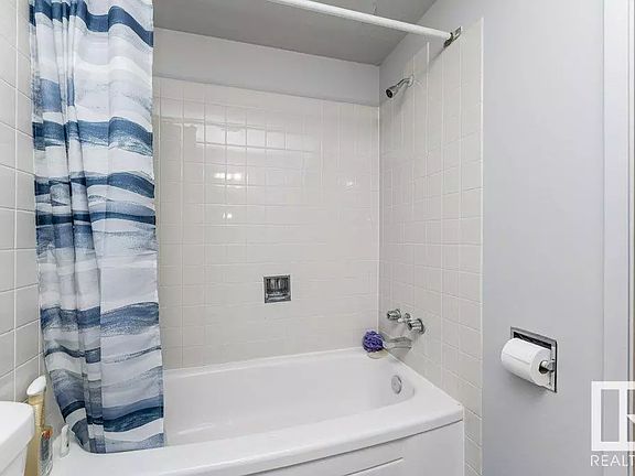 5th image of 9817 100th St