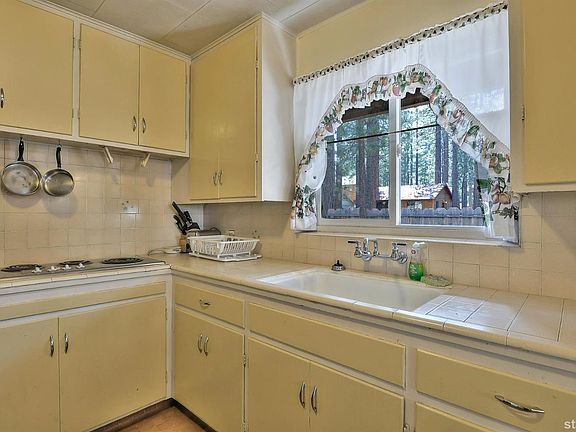 5th image of 806 Sonoma Ave