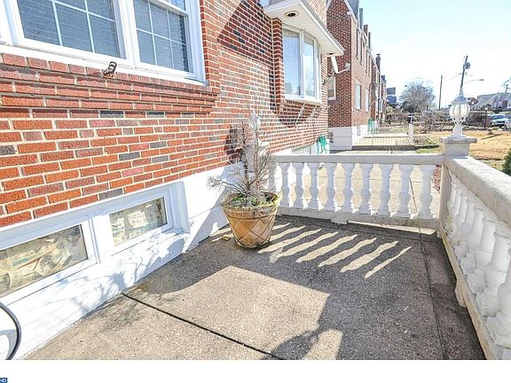 3rd image of 1213 Wellington St