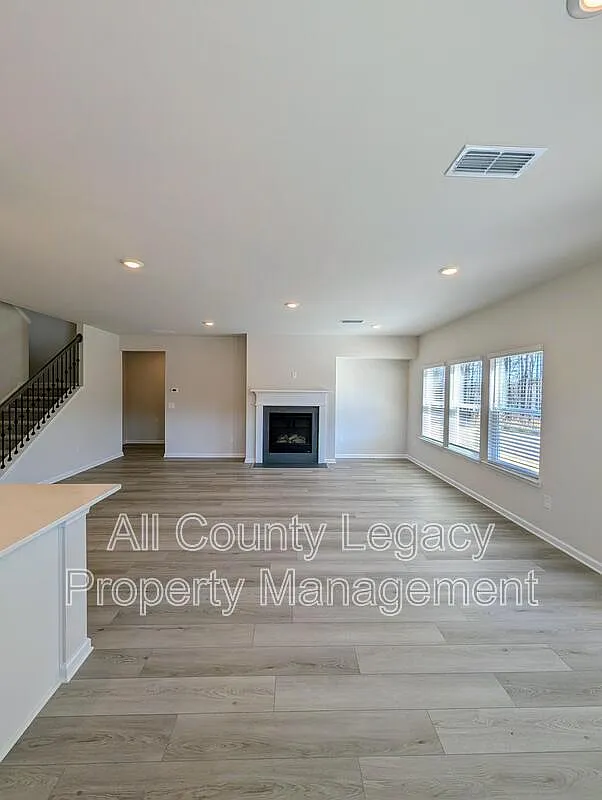 Building Photo - 461 Tallulah Ln