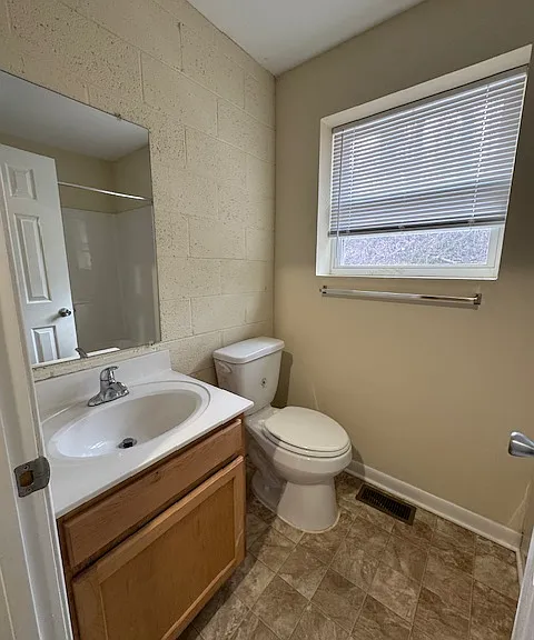 258 Lindsay Dr — Photo 4