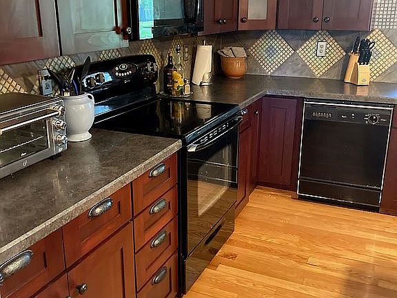 4th image of 9420 Lakeview Dr