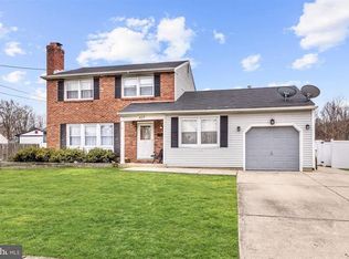 427 Country Ct, Mount Laurel, NJ 08054