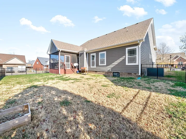 2226 Fairfax Dr — Photo 24