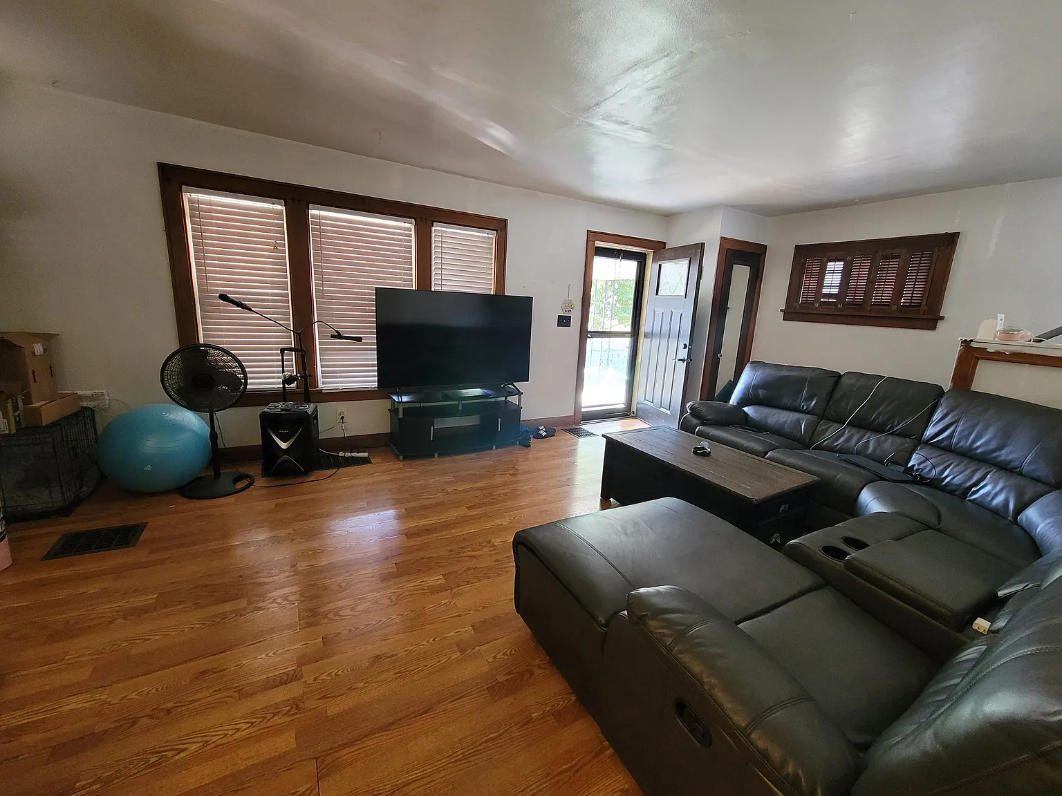 2208 Barrymore Ave photo 1
