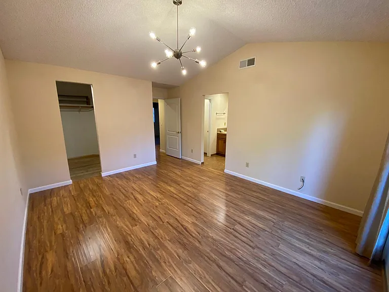 3565 Ballantyne Dr — Photo 13