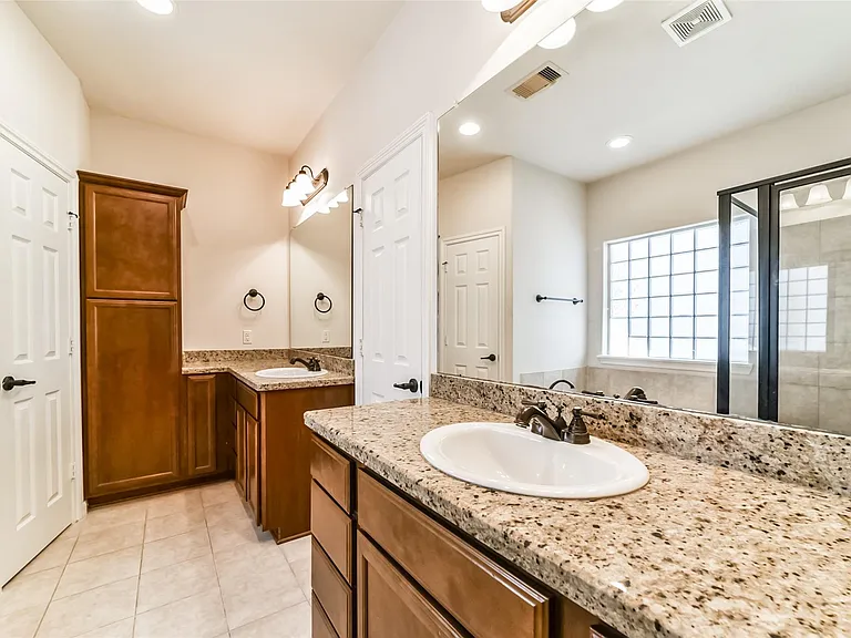 1117 Saint Agnes St #E — Photo 32