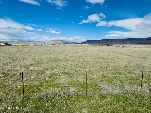Nka E Norman Rd, Yakima, WA 98901
