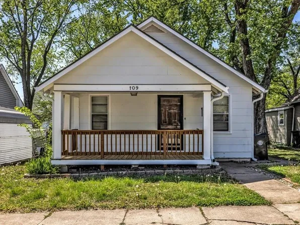 109 S Campbell St, Pleasant Hill, MO 64080