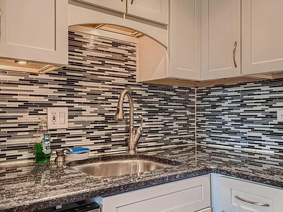 5th image of 701 E Bayaud Ave APT 6