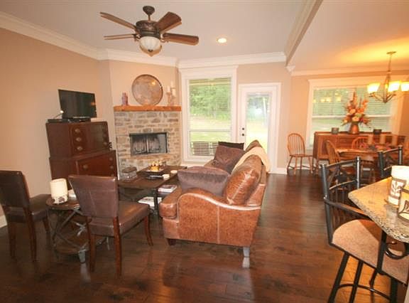 3rd image of 2305 Pittman Ln