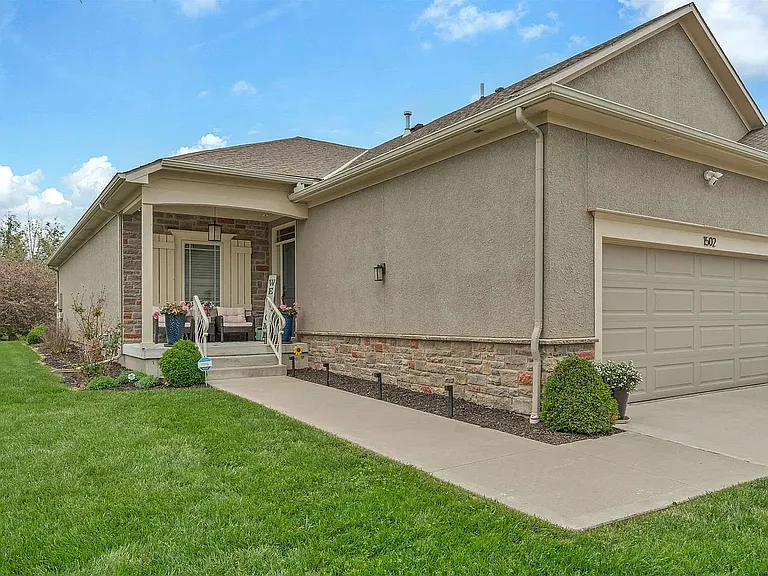 2250 Lake Pointe Dr #1502 — Photo 3