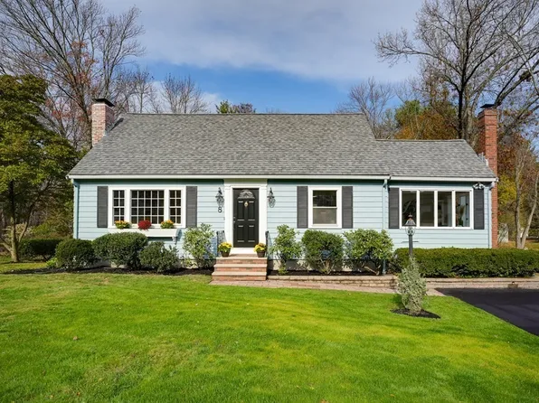 8 Cedar St, Burlington, MA 01803