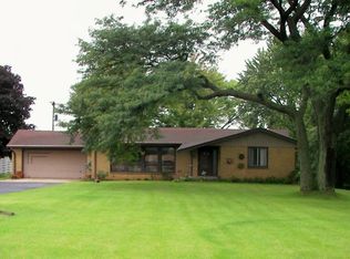 12420 Laurel Ln, Elm Grove, WI 53122