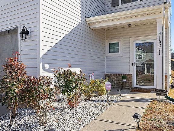 3rd image of 10231 Holly Park Dr