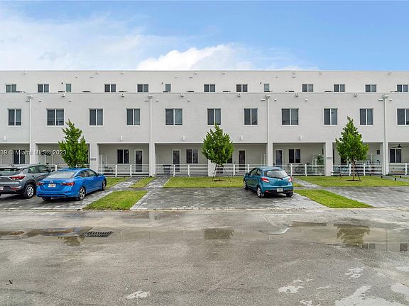3rd image of 10270 NW 66th St #302