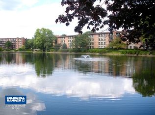 301 Lake Hinsdale Dr APT 111, Willowbrook, IL 60527
